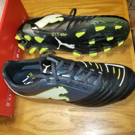 BRAND NEW Mens Puma PowerCat 1.12 FG Soccer/Futbol cleats size 9 1/2