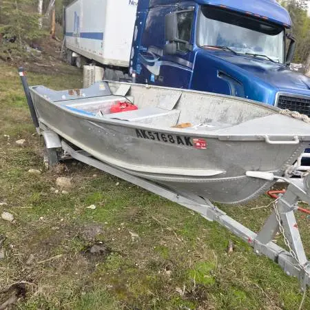 Aluminum boat
