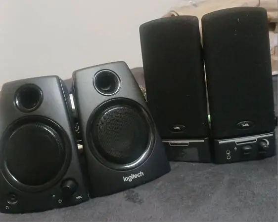 2 Sets of Mini Speakers