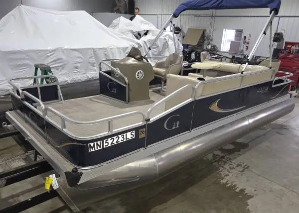 2018 Grand Island Party Fish Pontoon w/ Mercury 9.9 hp 4 stroke