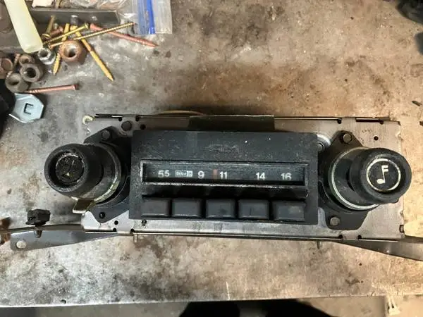 GM 1970s AM radio