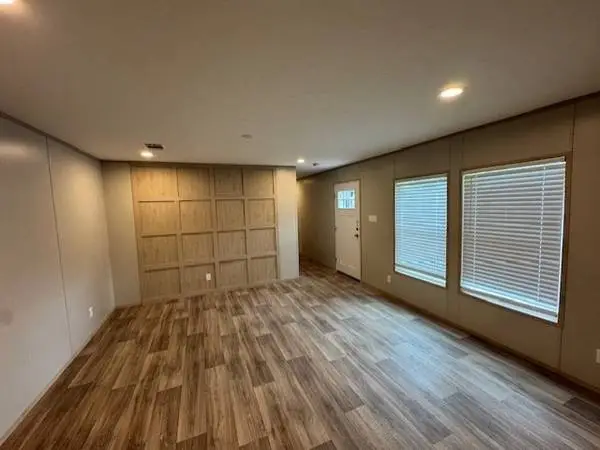 Come in as a stranger and stay as a neighbor! 3 Bed/2 Bath/1152 SqFt