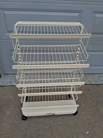 CANDY RACK ON WHEELS WITH REMOVABLE RACKS