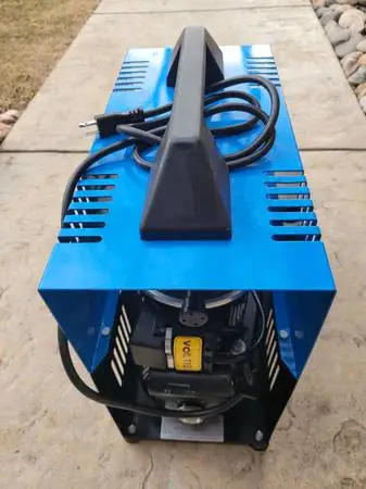 Professional Airbrush Compressor D500 by Silentaire