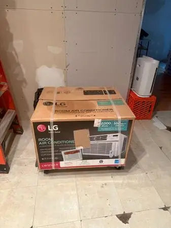 LG 12000 BTU Window AC / Air Conditioner. Unopened New In Box