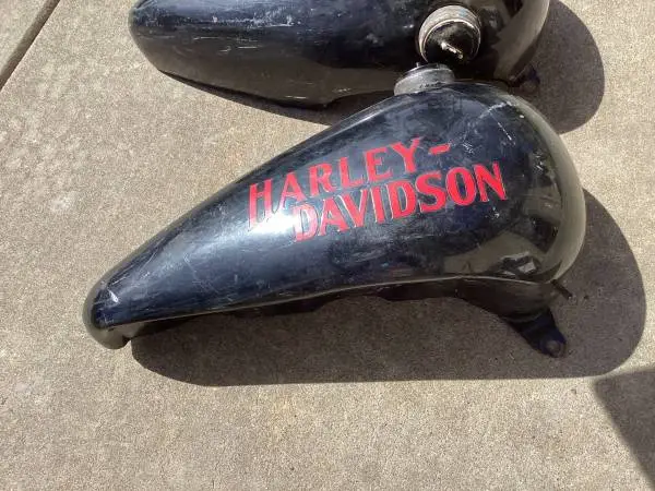 1972 Harley-Davidson Superglide gas tanks