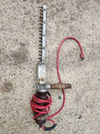 SUNBEAM A-1-A HEDGE TRIMMER WITH 12 INCH BLADE ELECTRIC