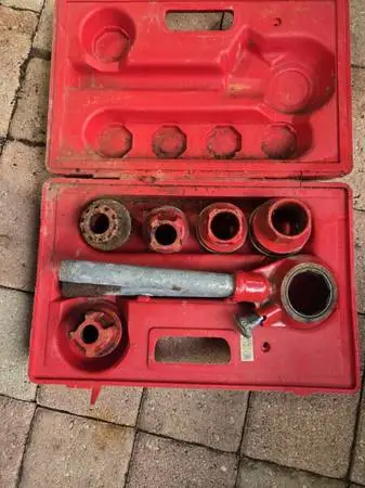 Pipe threader