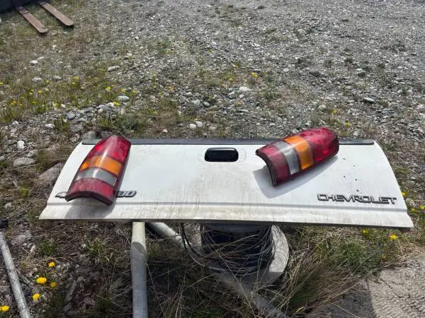 tail gate / lights