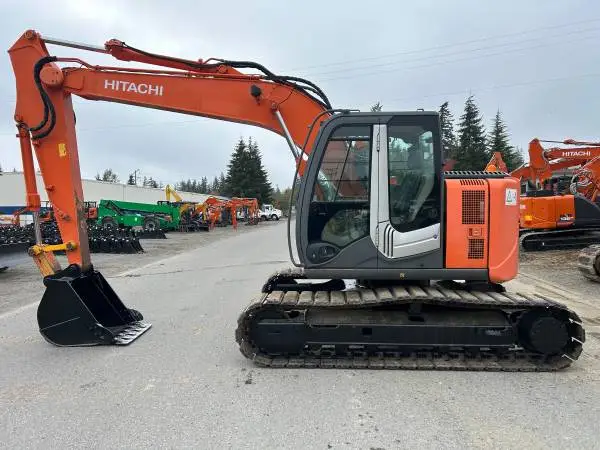 2011 Hitachi ZX135US-3 excavator - HYDRAULIC THUMB