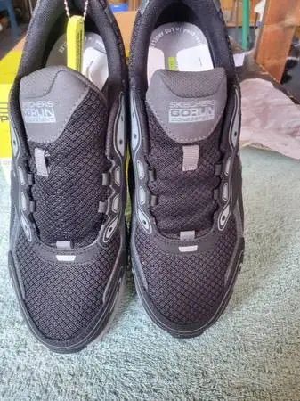 Skechers Mens GOrun Consistent Sneaker Size  10