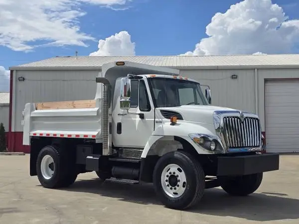 2008 INTERNATIONAL 7400HD Dump Truck  DT466 Auto AC 26K Low Mi 1 Owner