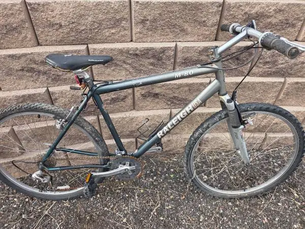 Raleigh M80 MTN. hybrid bike 18 medium size