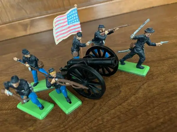 BRITAINS Ltd. 1971 Union Toy Soldiers