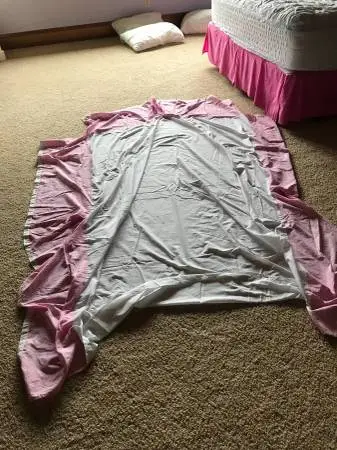 Queen bedding and linens