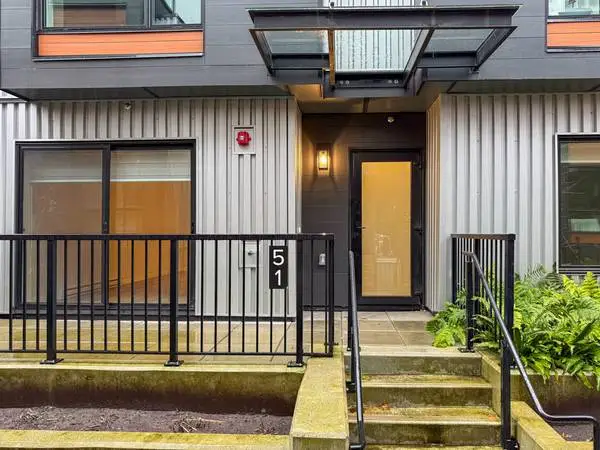 (UniqueAccommodations.com) ID:5490 Spacious 3 bedroom Townhouse