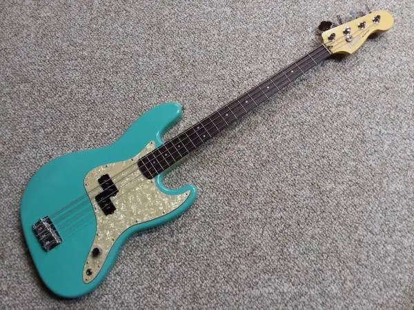 Custom Made Mark Hoppus Bass - Fender Clone