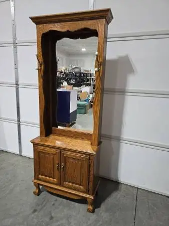 Beautiful Oak Hall Tree With Mirror And Storage