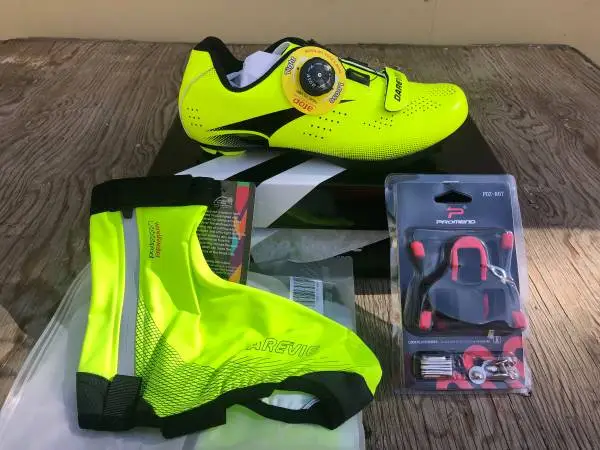 NEW! BOA Cycling Shoes with cleats and shoe covers