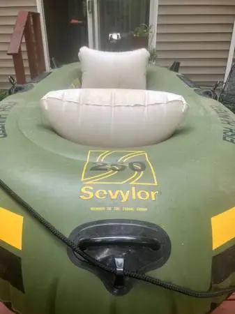 SEVYLOR FISH HUNTER HF250 BOAT W/SEVYLOR ELECTRIC MOTOR TV