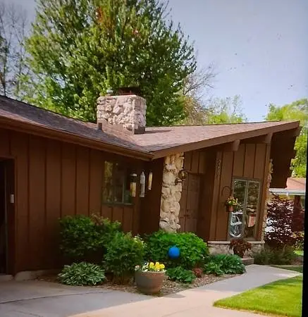 A/2/Z LEON PAINTING AND STAINING/ 20% DISCOUNT ON EXTERIOR WORK