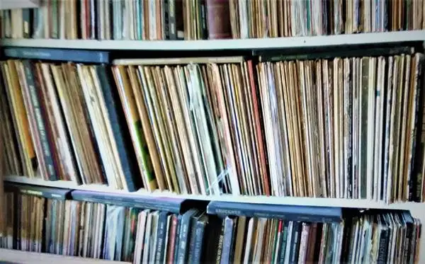 VAST RECORD COLLECTION-22,000 RECORDINGS–ALL MUSICAL STYLES & FORMATS!