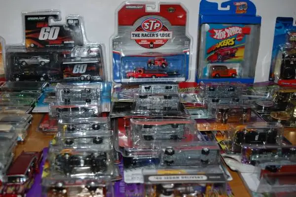 Hot Wheels 1-18 / 1-25 / and 1-64 Size Wanted By Collector