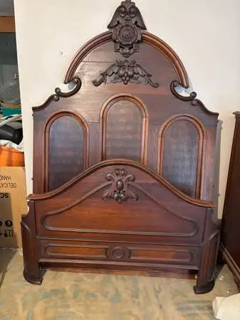 1850 Walnut Full Size Bed Frame