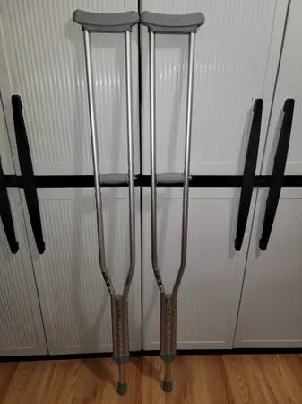 Aluminum Crutches - 510 to 66 Height & 350 lbs - Used 3 days