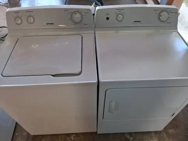 Hotpoint (GE) washer dryer.  LIKE NEW CONDITION.