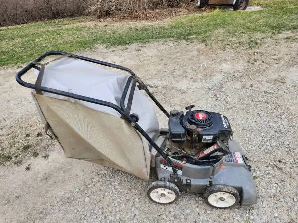 CRAFTSMAN CHIPPER/VAC 5.0 HP STARTS AND RUNS GOOD