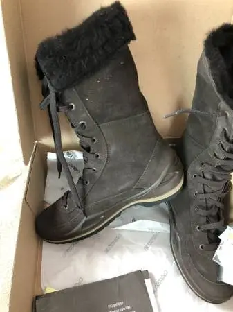 NEW Winter Boots Lowa Shearling Insulated Waterproof Womens 9