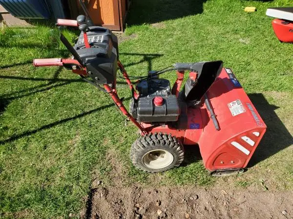 Snowblower - 28 Troy-Bilt 2 stage