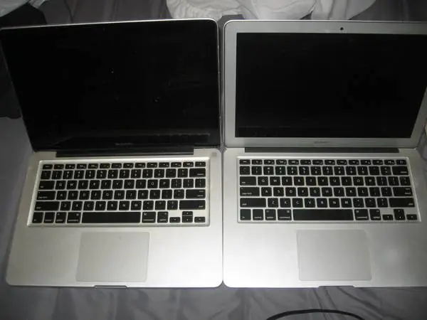 3 APPLE LAPTOPS--1 MacBook Pro $100-2 MacBook Air $100 Each