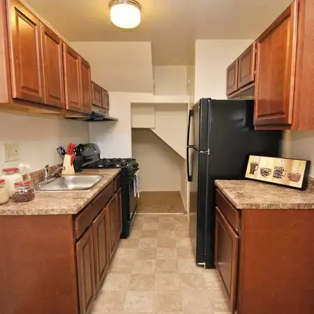 This 827 sq ft 2 bed, 1 bath is impressive!
