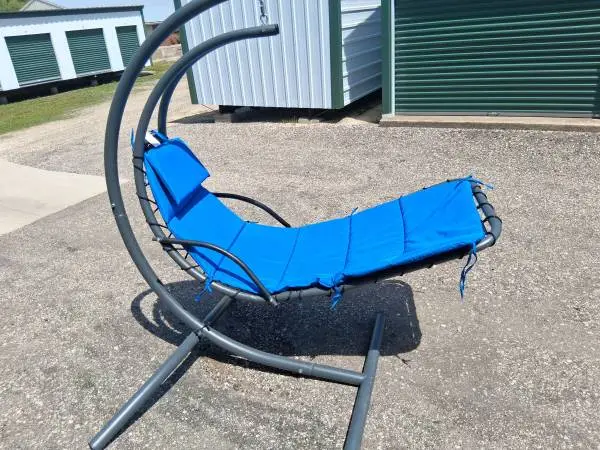 CHAIR: SWINGING CHAIR