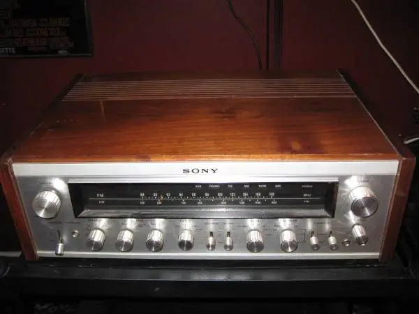 sony str-7065 receiver w/rosewood cabinet extremely well kept 1972