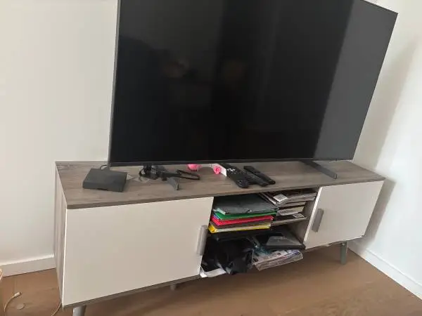 Samsung 50” 4K Smart TV (2024)–Like New (Barely Used) + FREE TV Stand