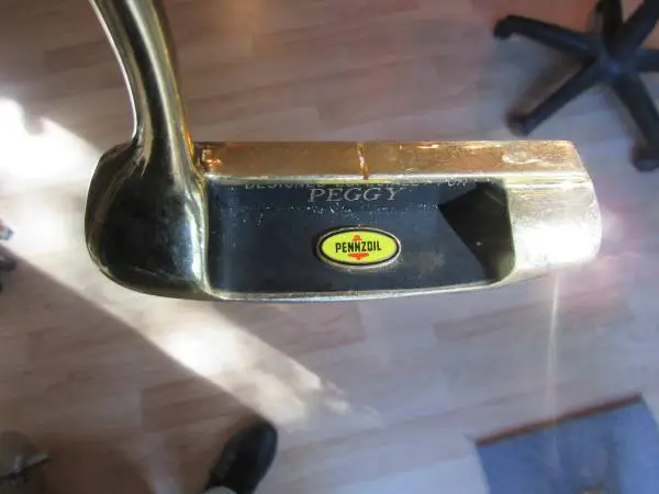Nice Gold Colored Ladies Golf Putter