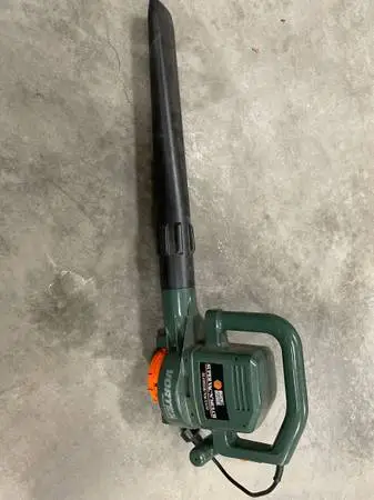 Leaf blower