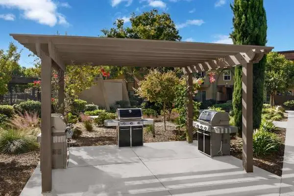 Gas Range, On-Site Laundry Facilities, Gas Barbeque Grill Areas