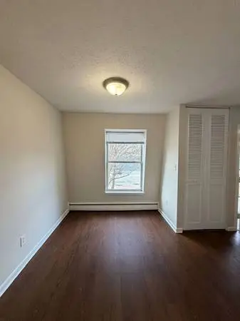 Beautiful 2 bed / 1 bath in a great neighborhood! Ready to view now!