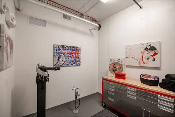 Studio 1/ba, LVP Flooring Throughout Unit, Situated in Bismarck!