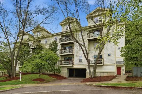 Beautiful Recently Renovated 2Bedroom Condo for Rent in Burlington
