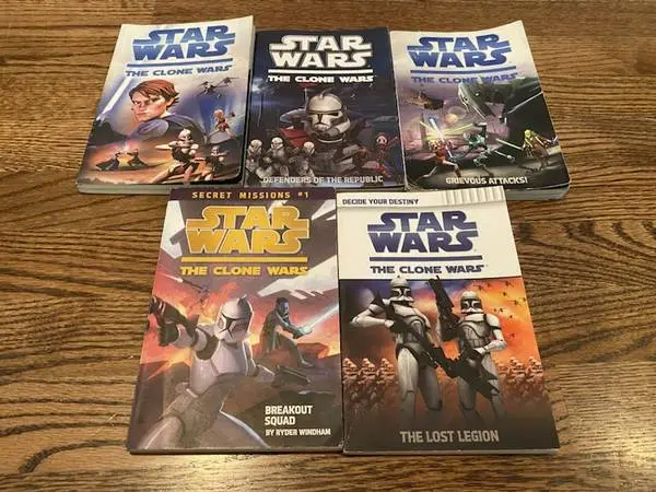 STAR WARS: THE CLONE WARS  5 PAPERBACK BOOKS