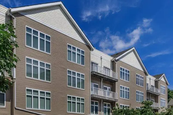 Live Stylishly w/ Resort-Style Amenities & Walkable Location 🌸