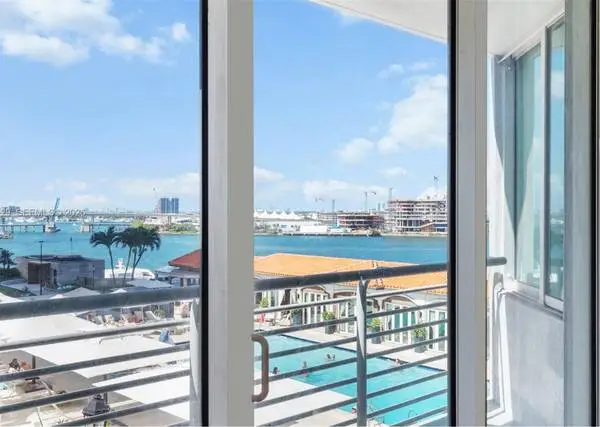 Luxury 2Beds/2Baths, Unfurnished, Downtown/Brickell, 1parking space