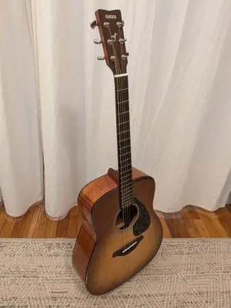 Yamaha FG800 Acoustic Guitar – with Gig Bag & Accessories
