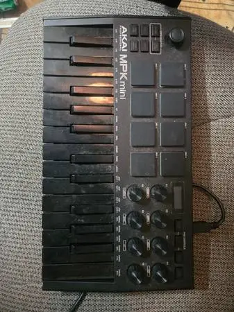 Akai MPK Mini MIDI keyboard controller