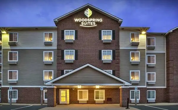 Managers Special: No Lease, No Deposit Required